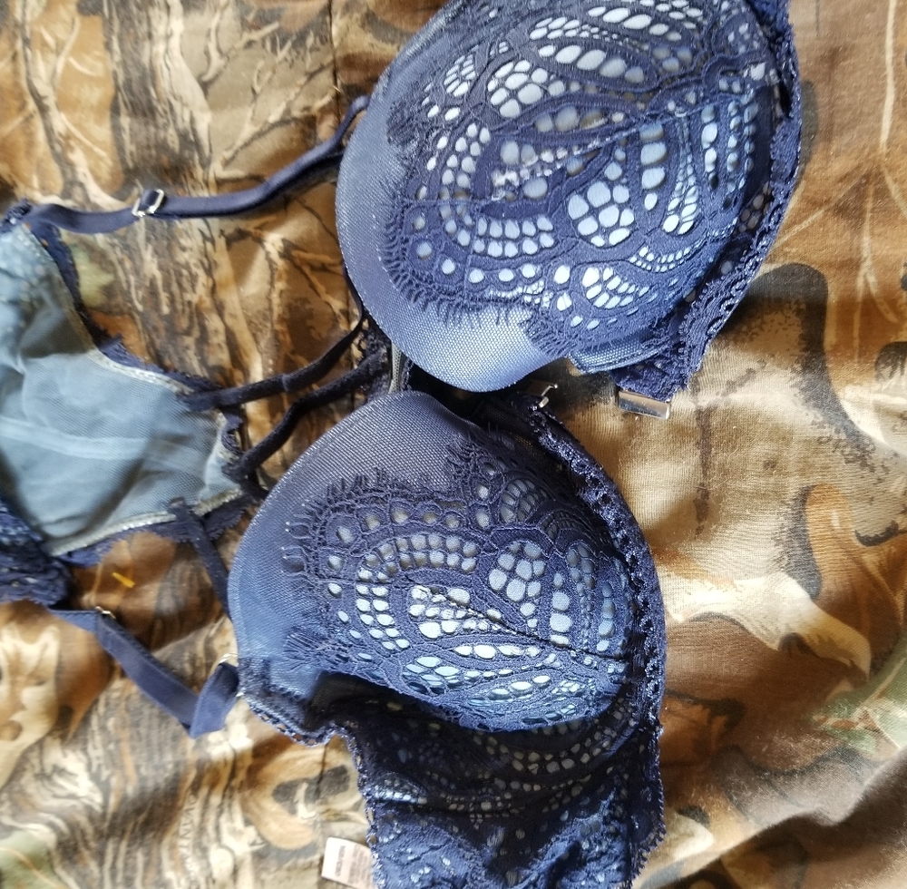 36 B front close Victoria's secret bra